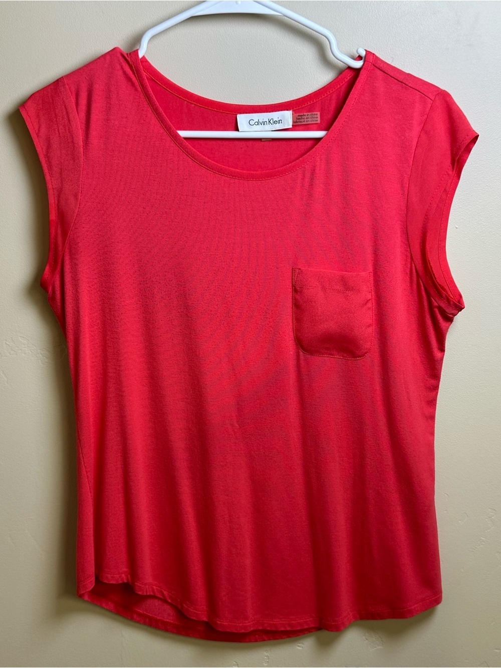 Calvin Klein Women’s Small Red/Coral Soft Lightweight Scoop Neck Tee with Pocket